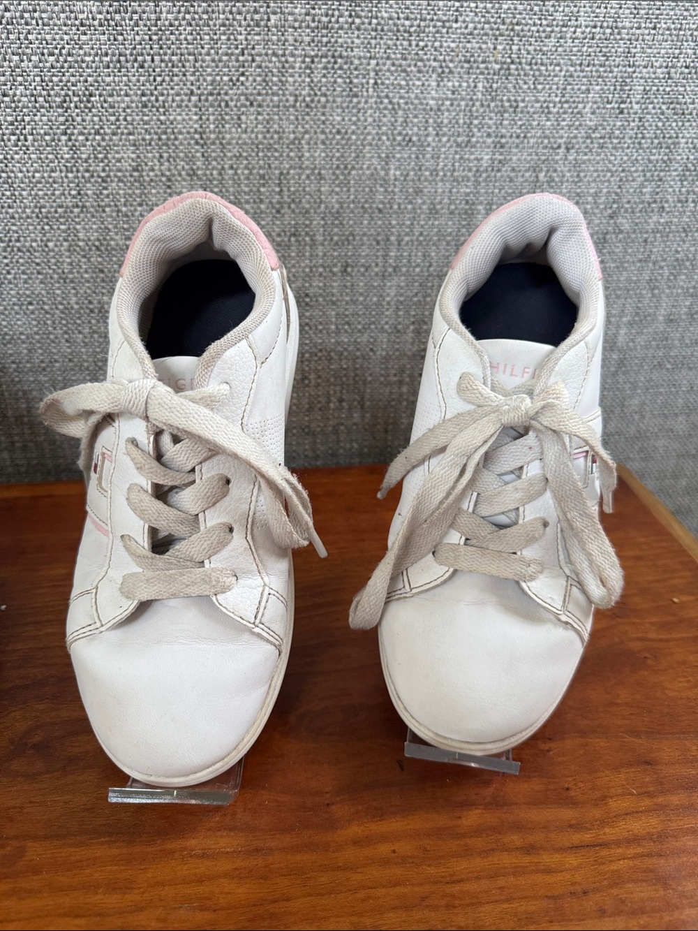 Tommy Hilfiger White Kids Sneakers with Pink Accent Low Tops Lace Ups Size 2